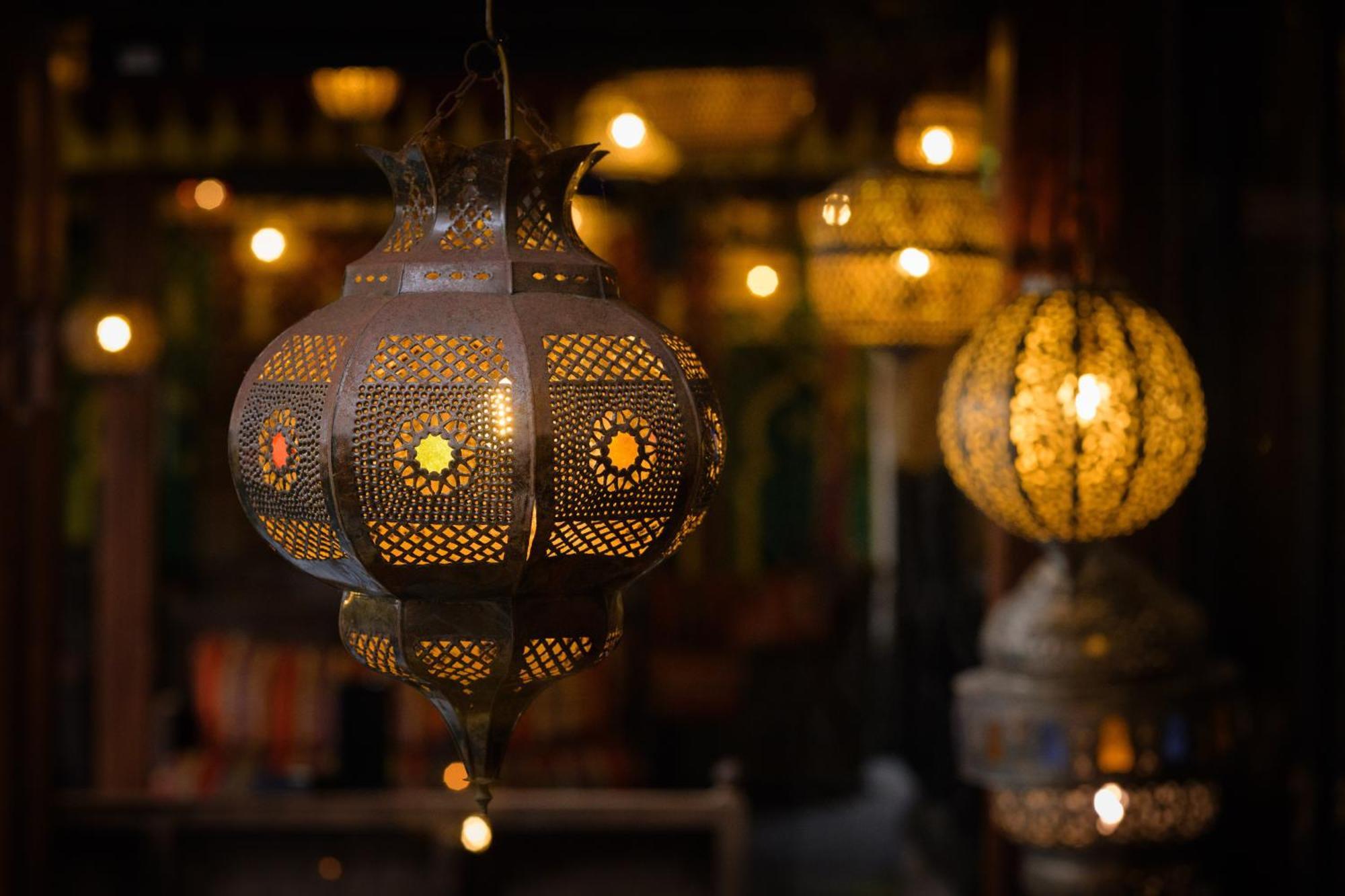 Crazy Bear Beaconsfield Hotell Exteriör bild A Moroccan lantern