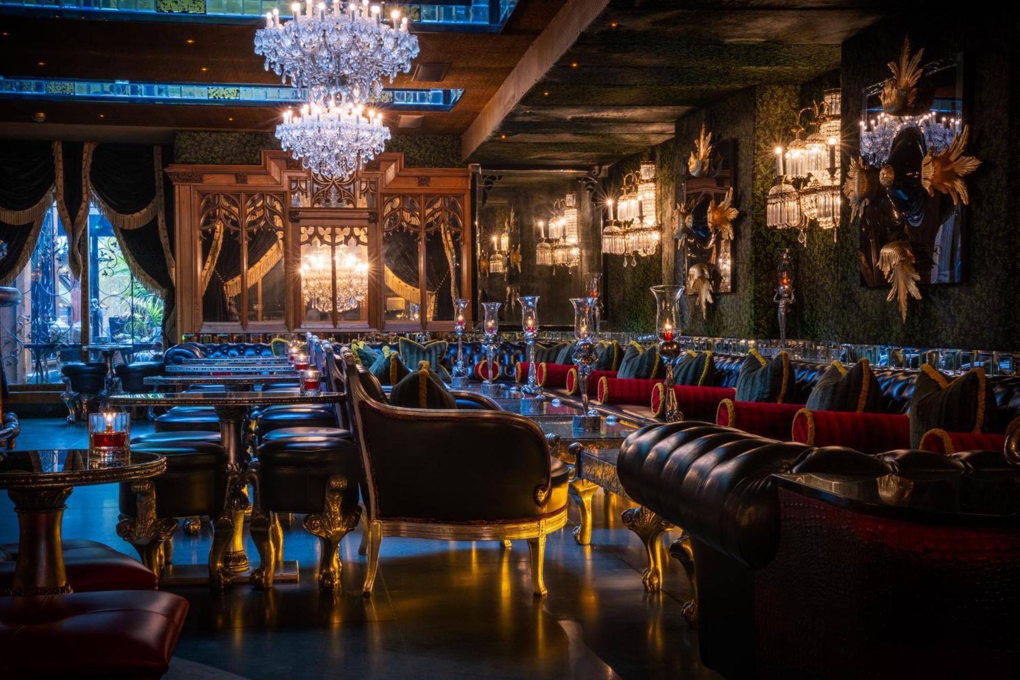Crazy Bear Beaconsfield Hotell Exteriör bild Interior of the restaurant