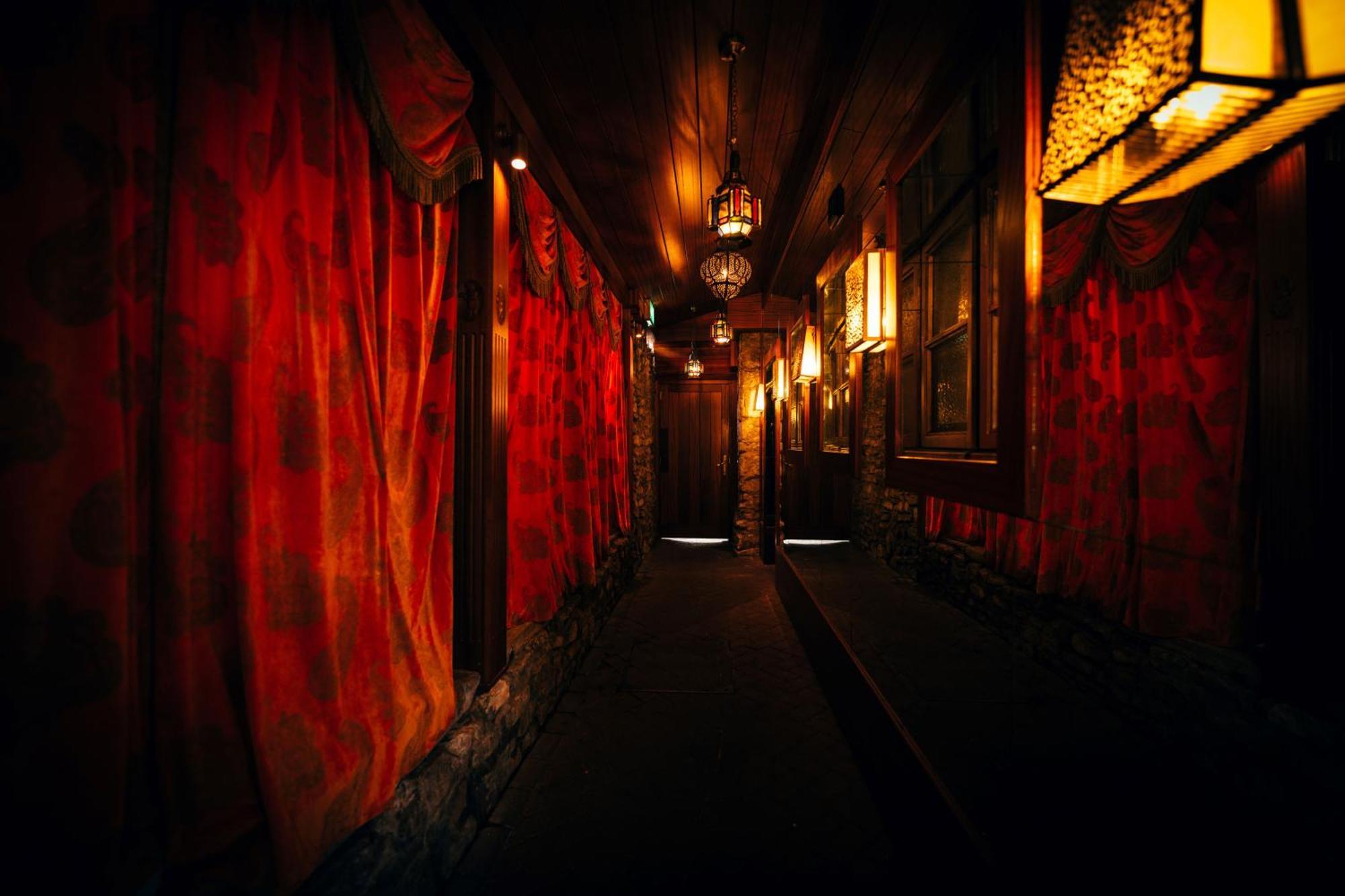 Crazy Bear Beaconsfield Hotell Exteriör bild The interior of a traditional Japanese bathhouse