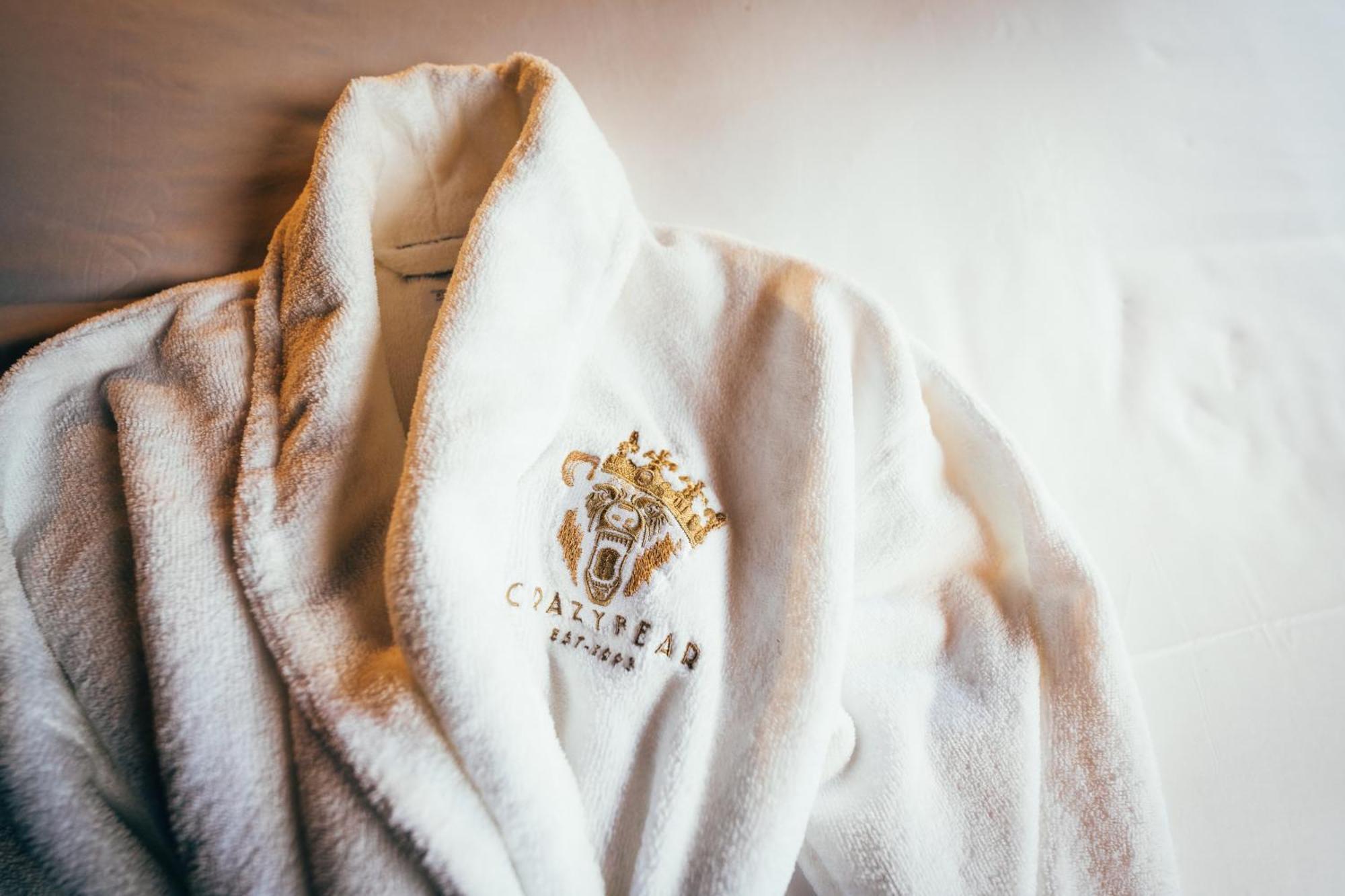 Crazy Bear Beaconsfield Hotell Exteriör bild A bathrobe