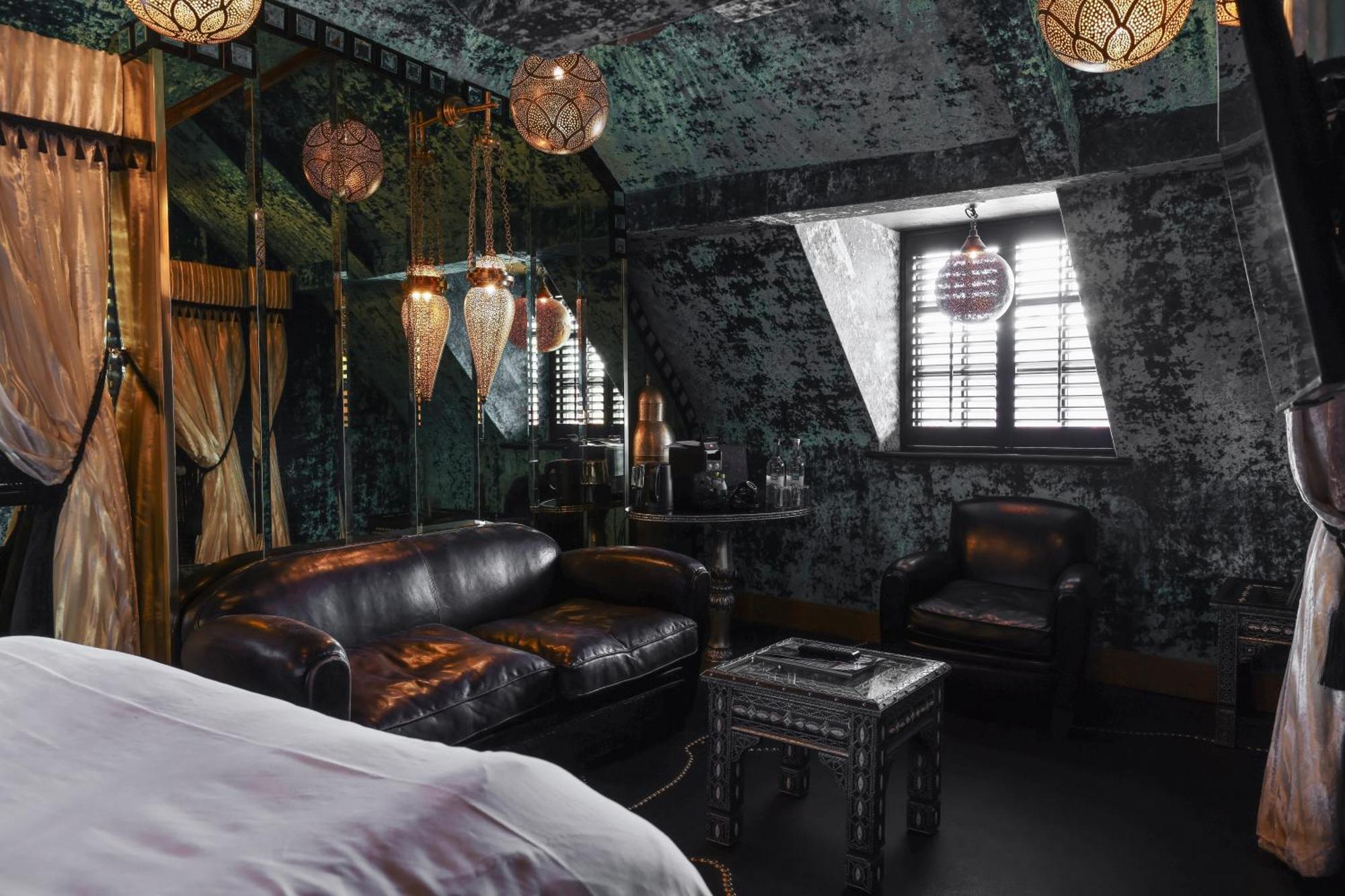 Crazy Bear Beaconsfield Hotell Exteriör bild